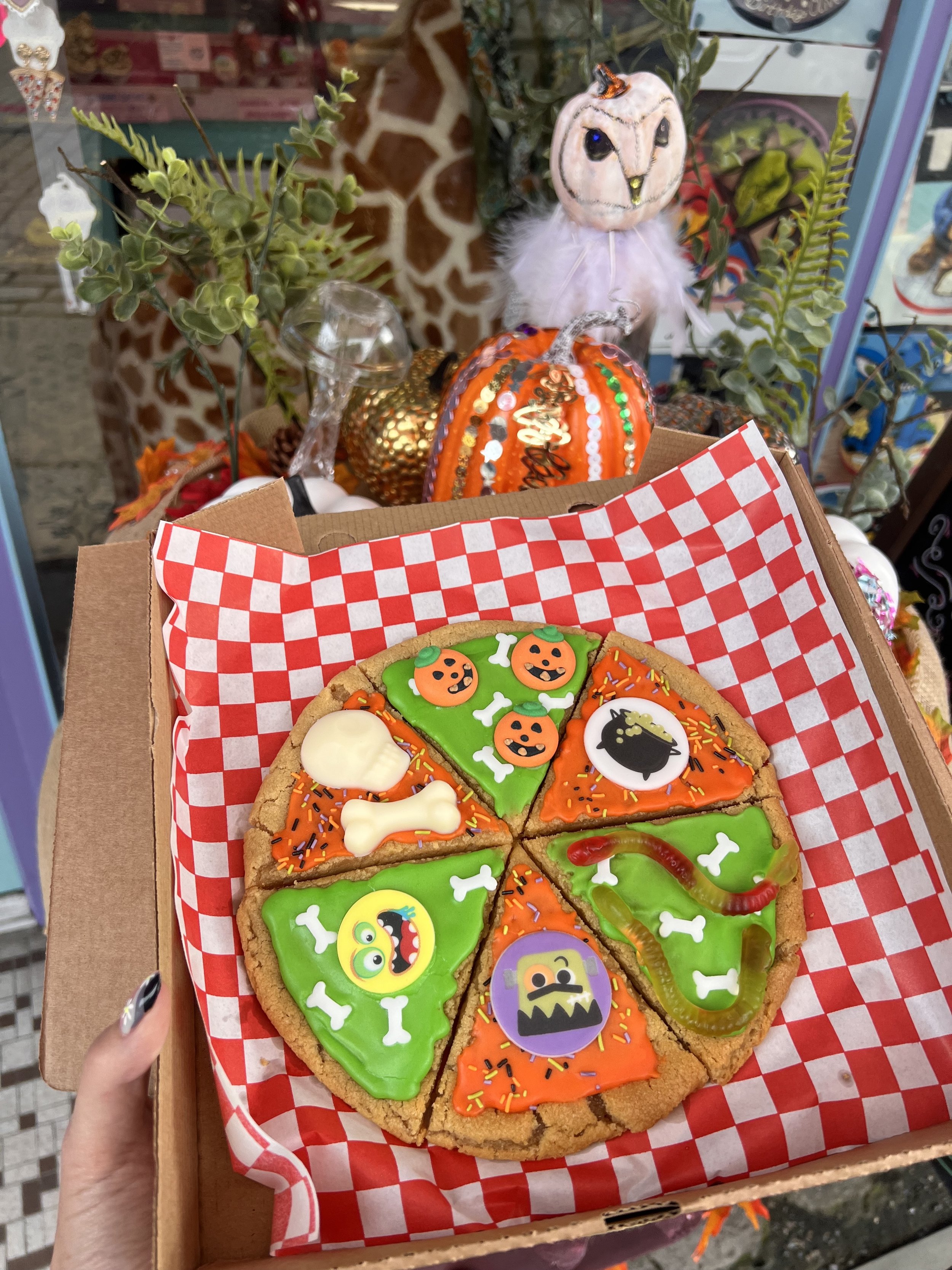 hocuspocuspizzapic3.jpg